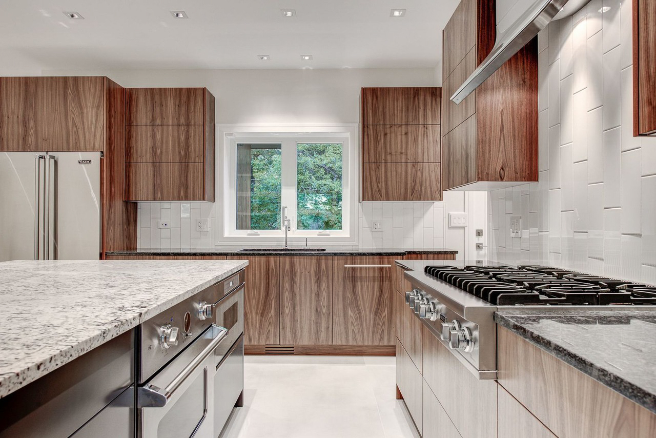 Custom white hood surround over Viking range with 3D tile backsplash